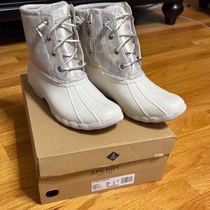 Sperry Ivory Shimmer Boots 9 NIB